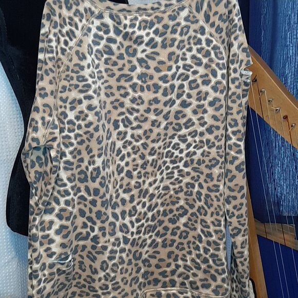 BRAND NEW!!  Anthropologie Easel Cheetah Print Distressed Top - Picture 4 of 10